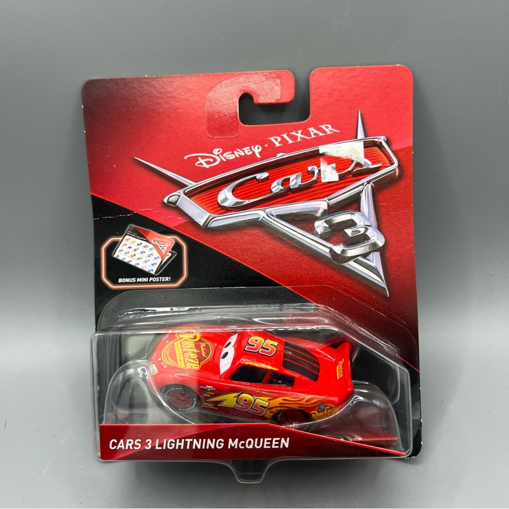 2017 Disney Pixar Cars 3 Rust-eze Lightning McQueen Diecast Mattel 1:55 New